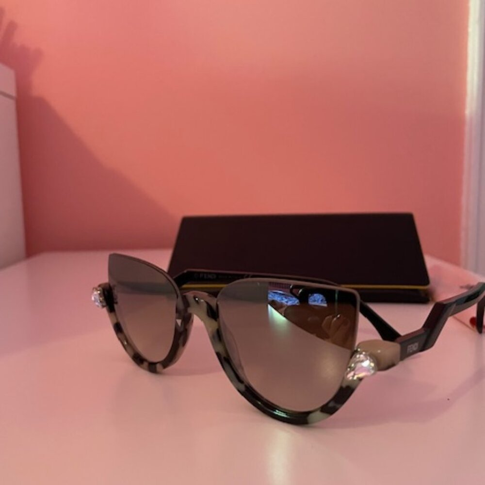 Pre OWNED Fendi Silver Tortoise FF 0138/S Sunglasses
